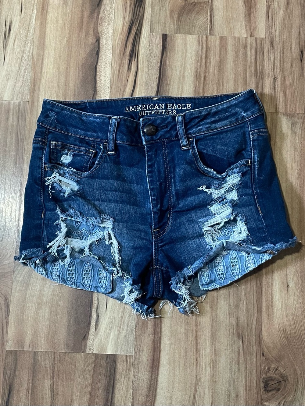 AE High-Waisted Distressed Festival Jean Shorts w/ Crochet Lace Pockets Size 8